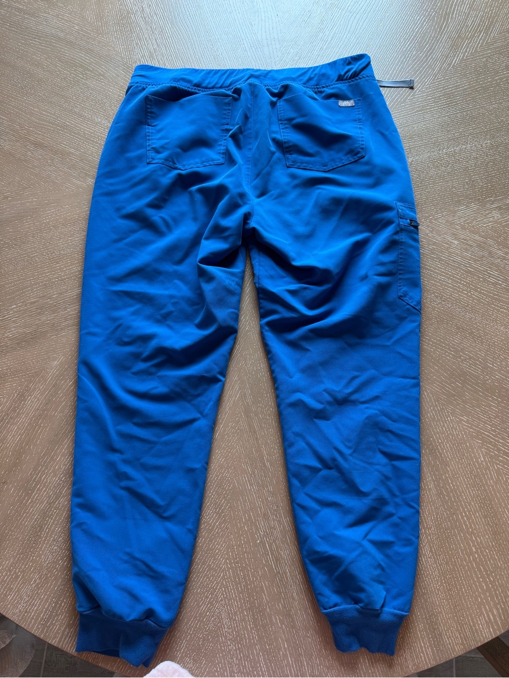 Figs royal blue top is medium bottoms are large - Picture 6 of 7